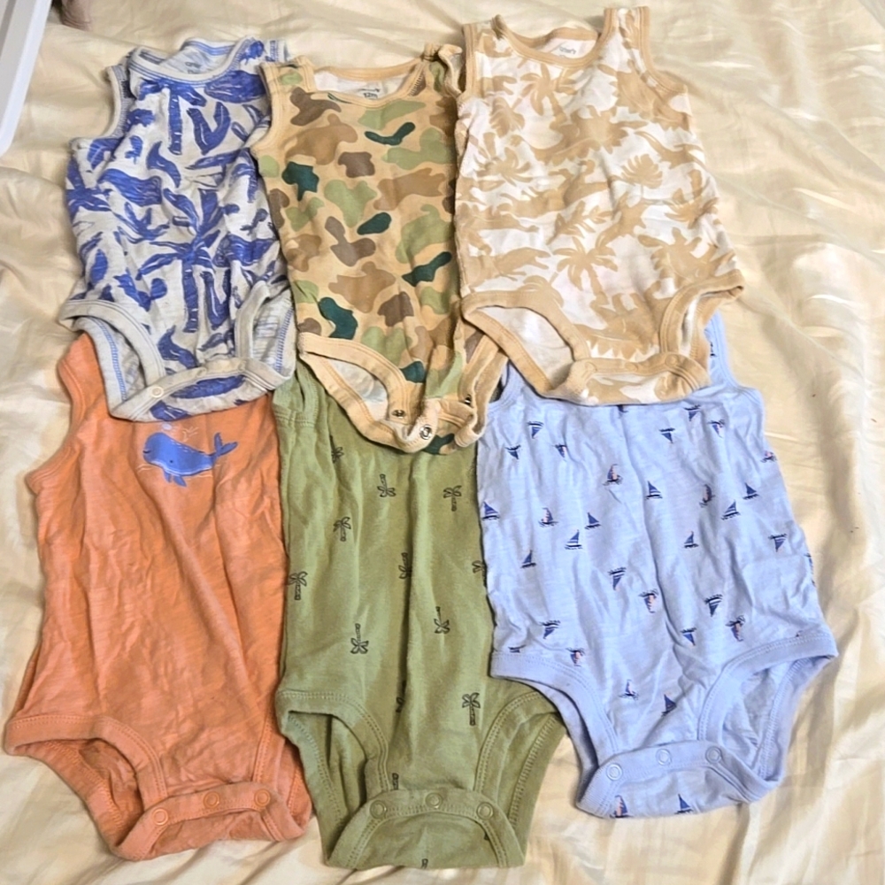6 bundle Carter's onesies - 12 months baby